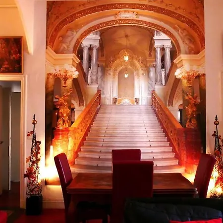 Opera-style Downtown Maison Carre Apartment *