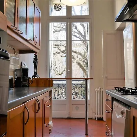 Opera-style Downtown Maison Carre