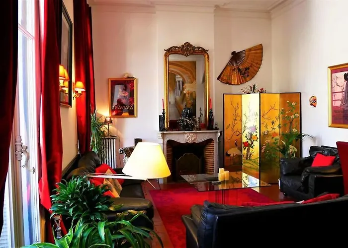 Opera-style Downtown Maison Carre