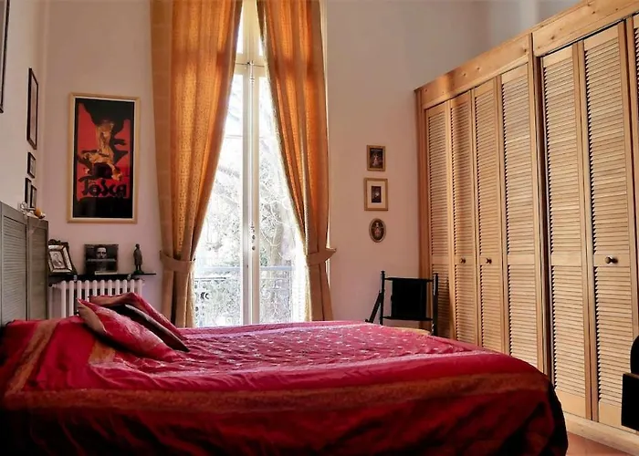 Opera-style Downtown Maison Carre Apartment Nimes