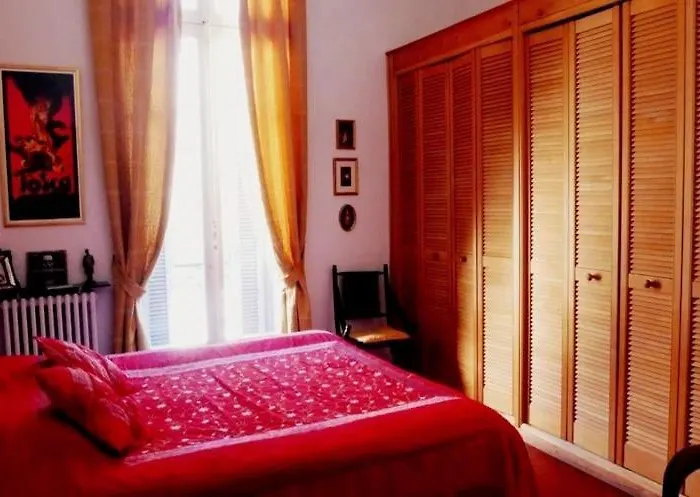 Opera-style Downtown Maison Carre * نيم