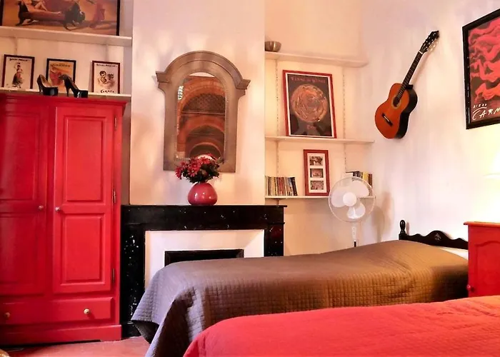 Opera-style Downtown Maison Carre * نيم