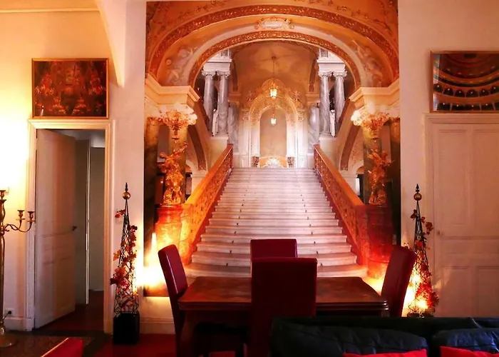 Opera-style Downtown Maison Carre Apartment *