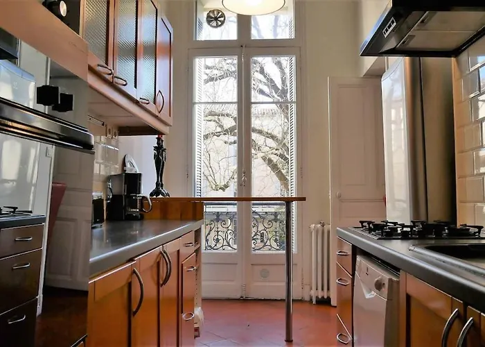 Opera-style Downtown Maison Carre